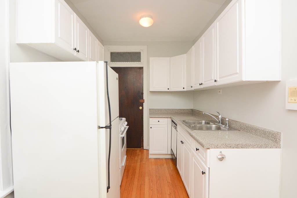 PAULINA + BERTEAU #N5 - Photo 2 of 21