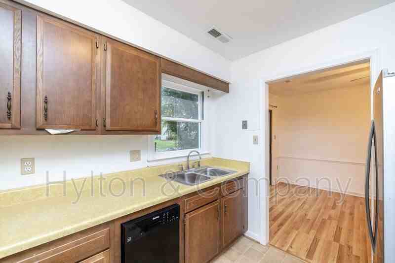 1516 Lakeview Ave - Photo 3 of 27