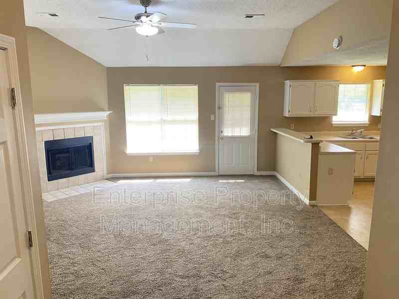 4444 Longtree Cv - Photo 4 of 32