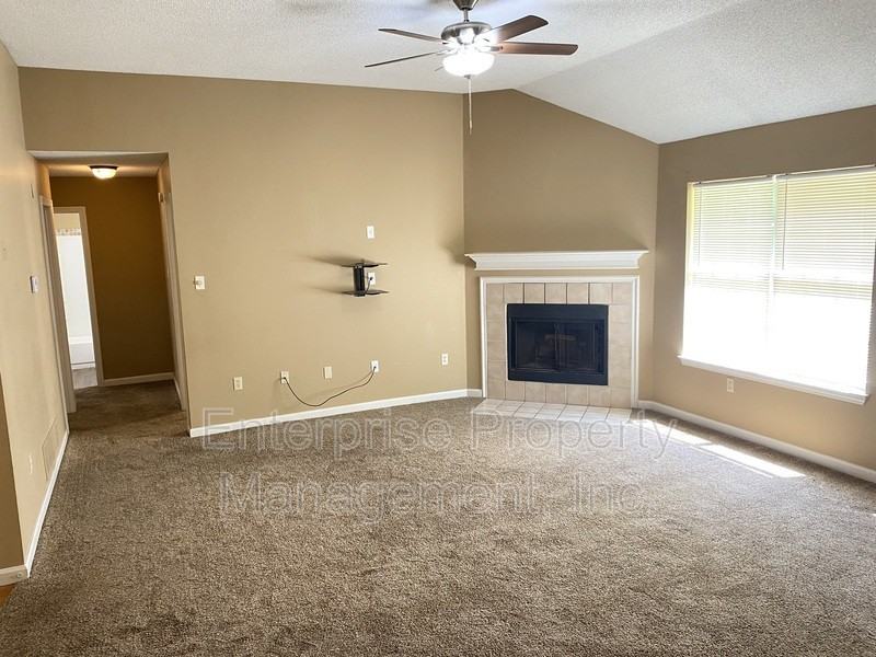 4444 Longtree Cv - Photo 6 of 32
