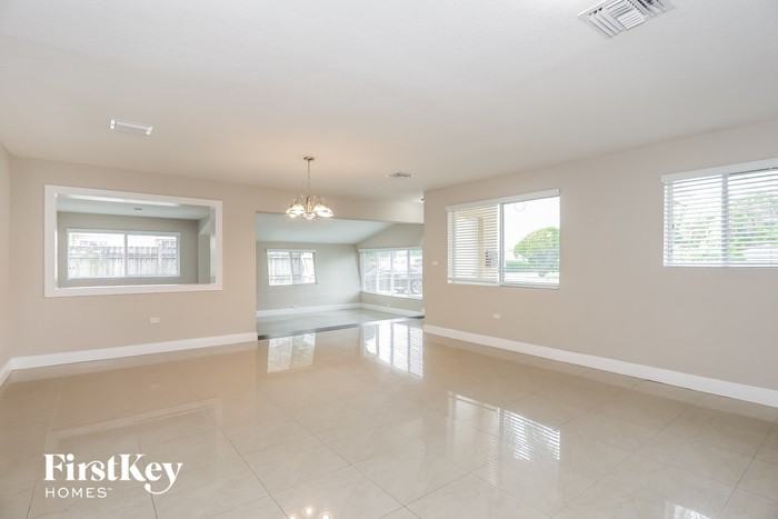 2041 Acapulco Dr - Photo 2 of 15