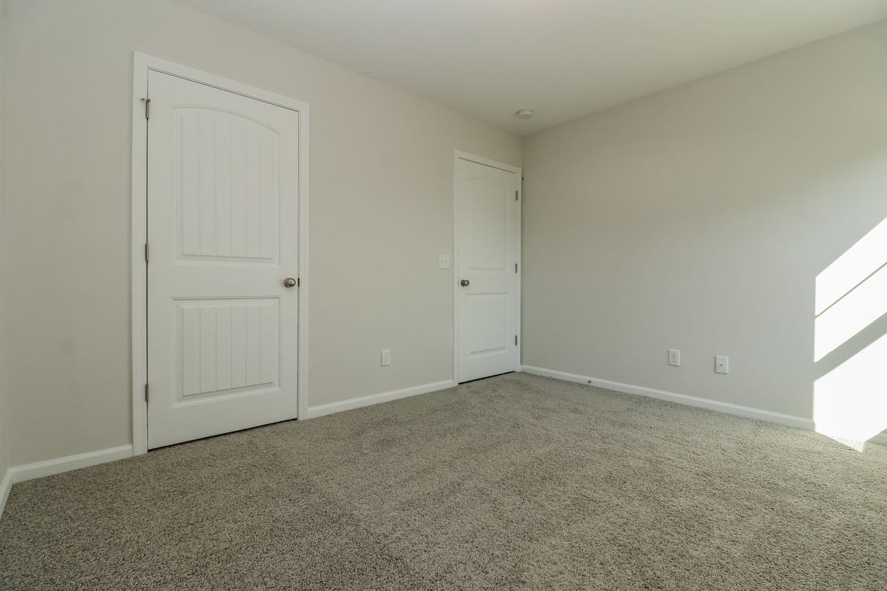 69 Laura Ct - Photo 2 of 15