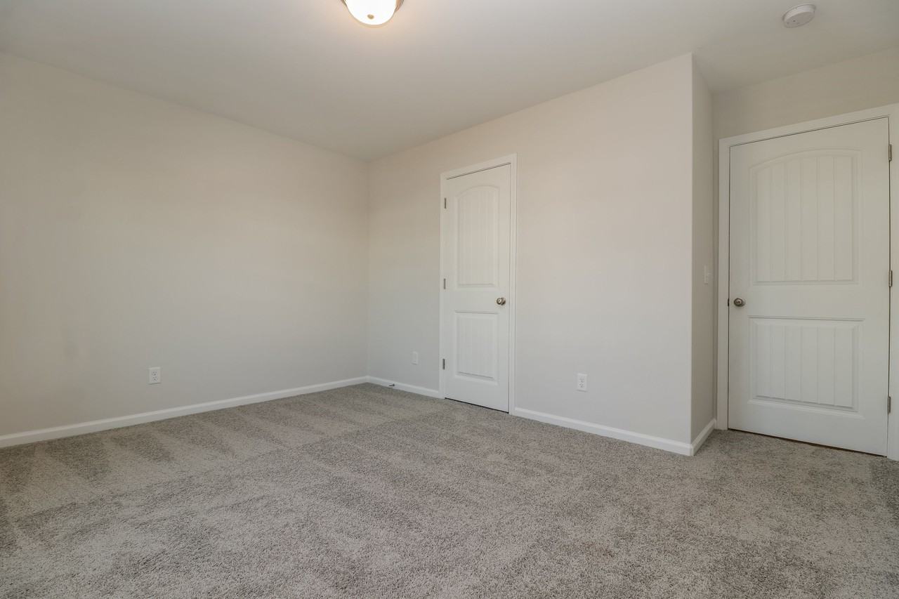 69 Laura Ct - Photo 3 of 15