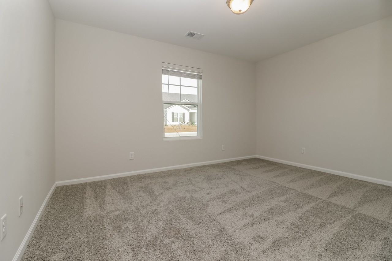 69 Laura Ct - Photo 4 of 15