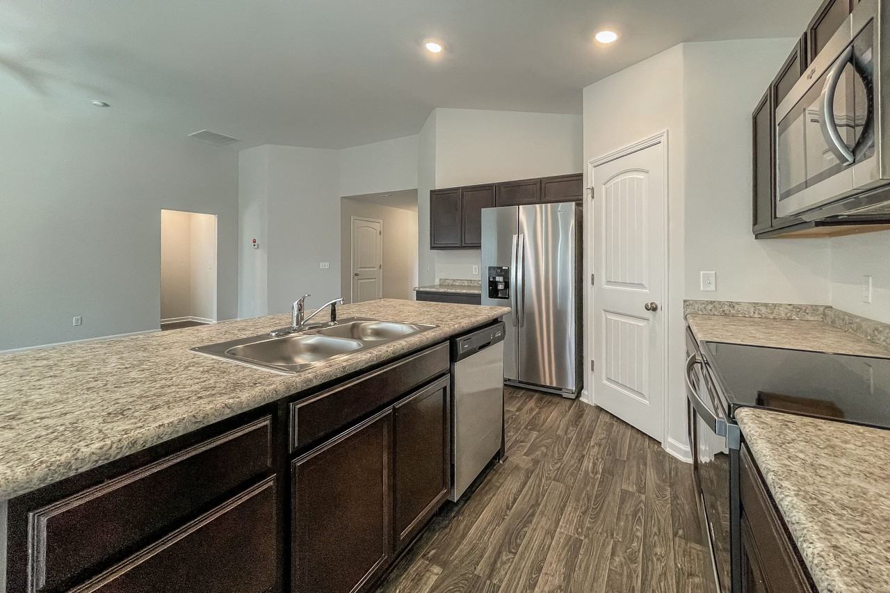 69 Laura Ct - Photo 6 of 15