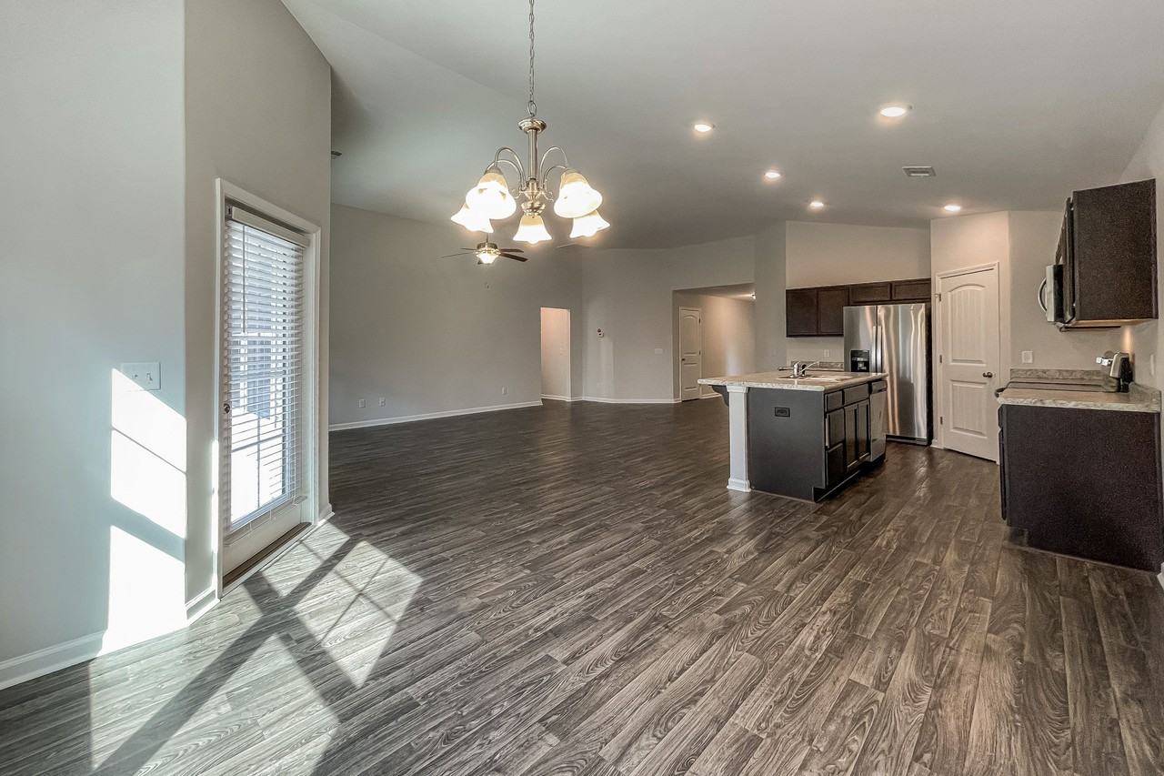 69 Laura Ct - Photo 7 of 15