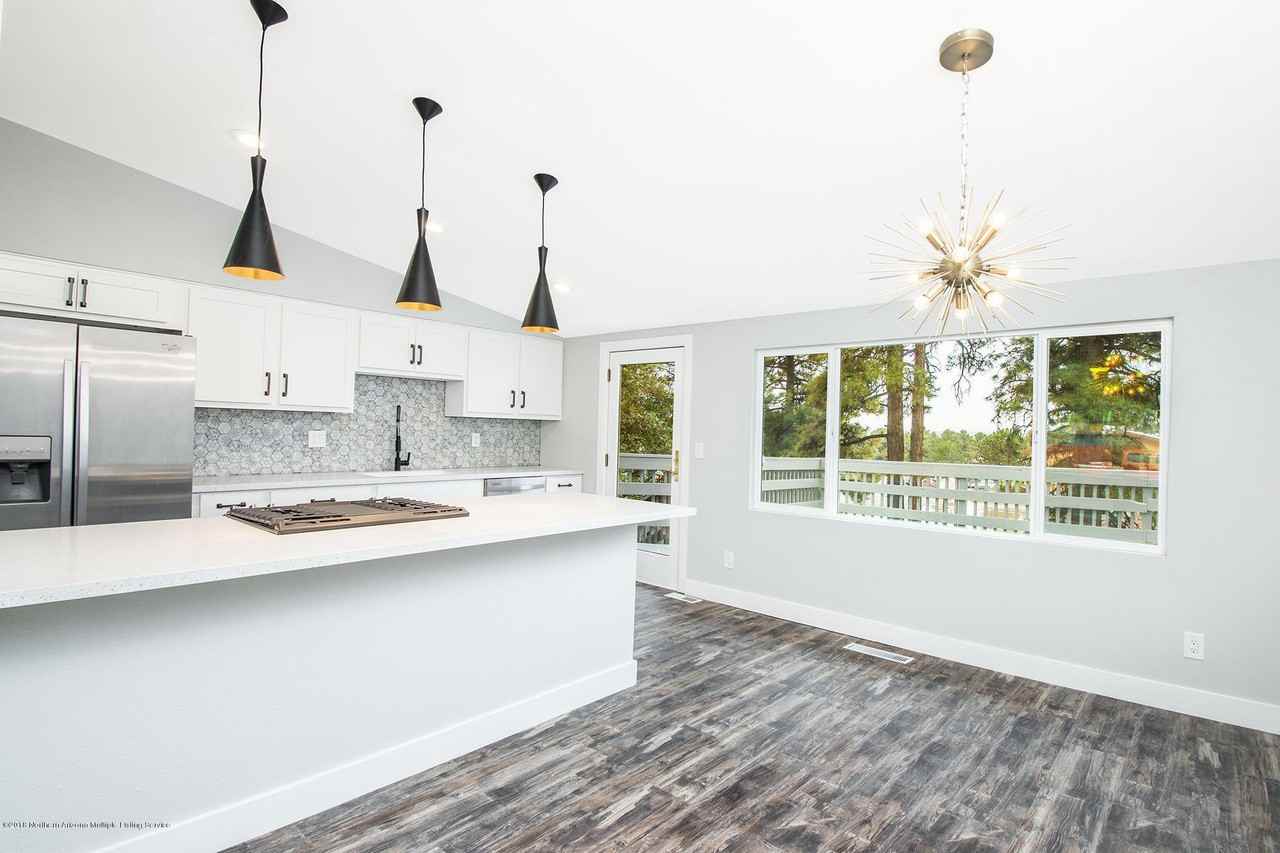 3329 E Swiss Rd - Photo 3 of 10