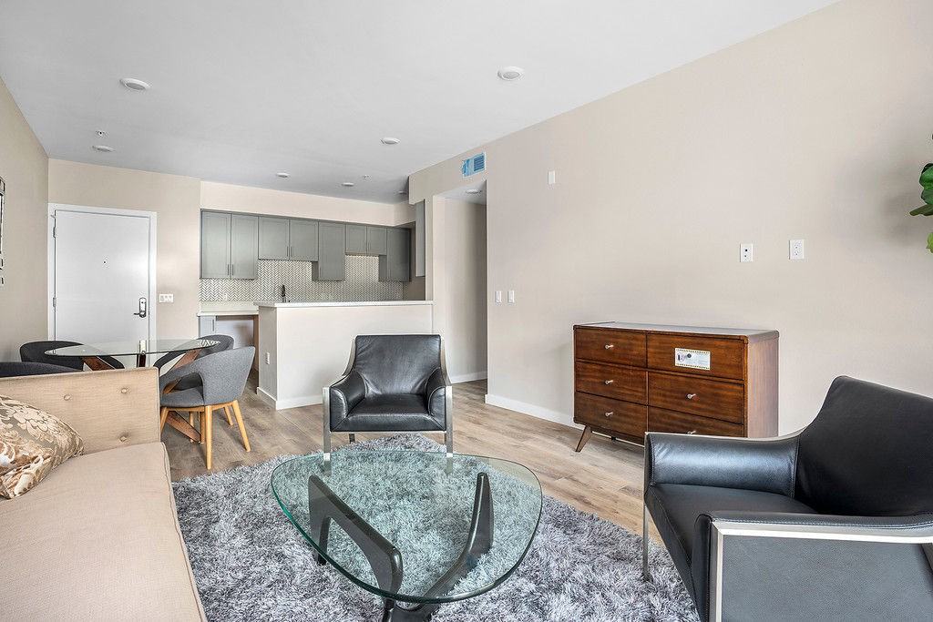 Lucia - Photo 2 of 14