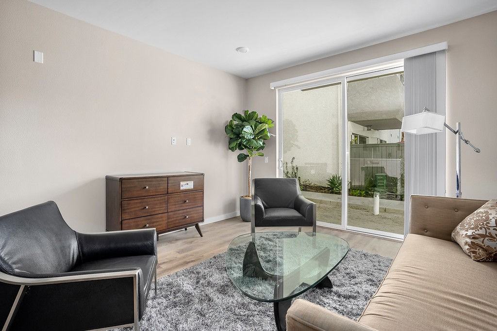 Lucia - Photo 3 of 14