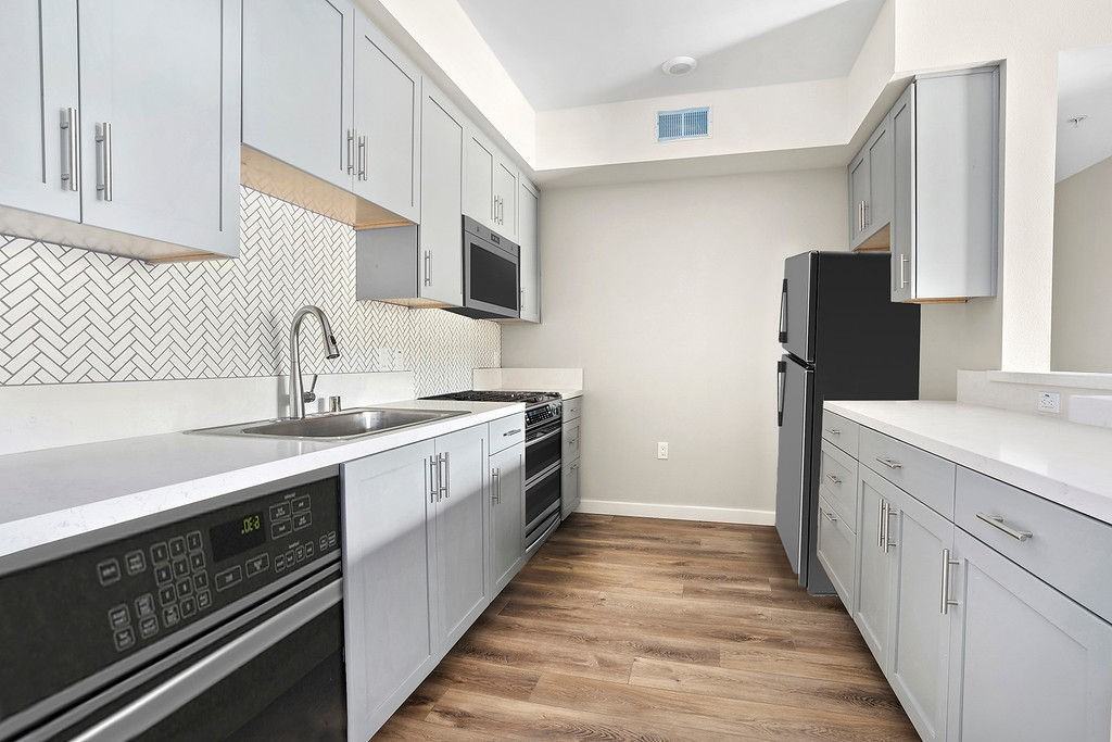 Lucia - Photo 5 of 14