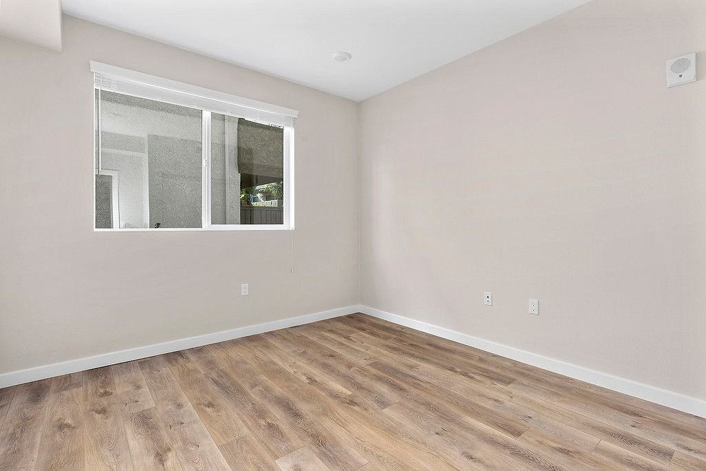 Lucia - Photo 6 of 14