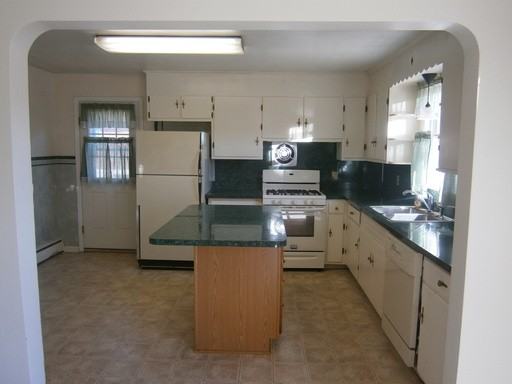 128 E Market St - Photo 2 of 8