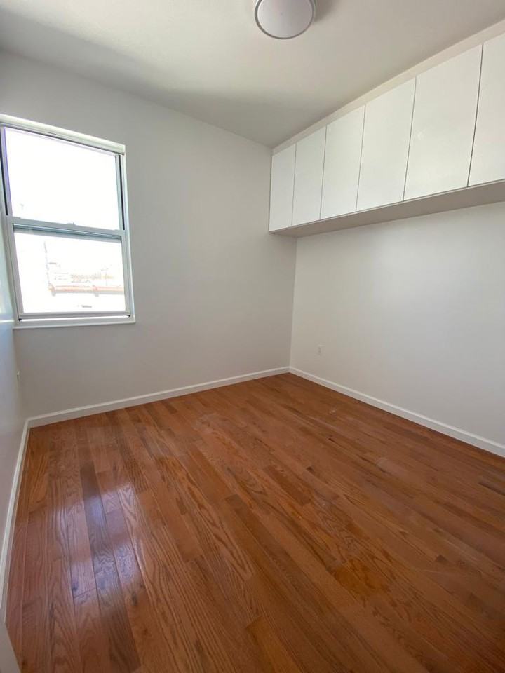 1634 82nd Street 2r - Photo 2 of 5