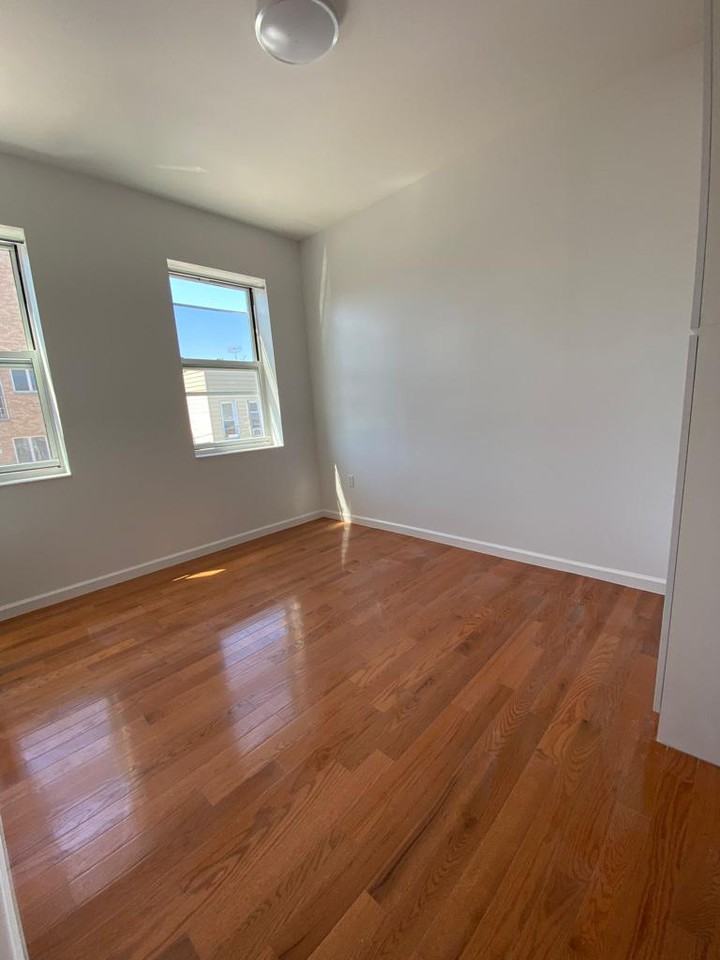 1634 82nd Street 2r - Photo 3 of 5