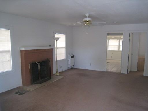 320 E St - Photo 2 of 13