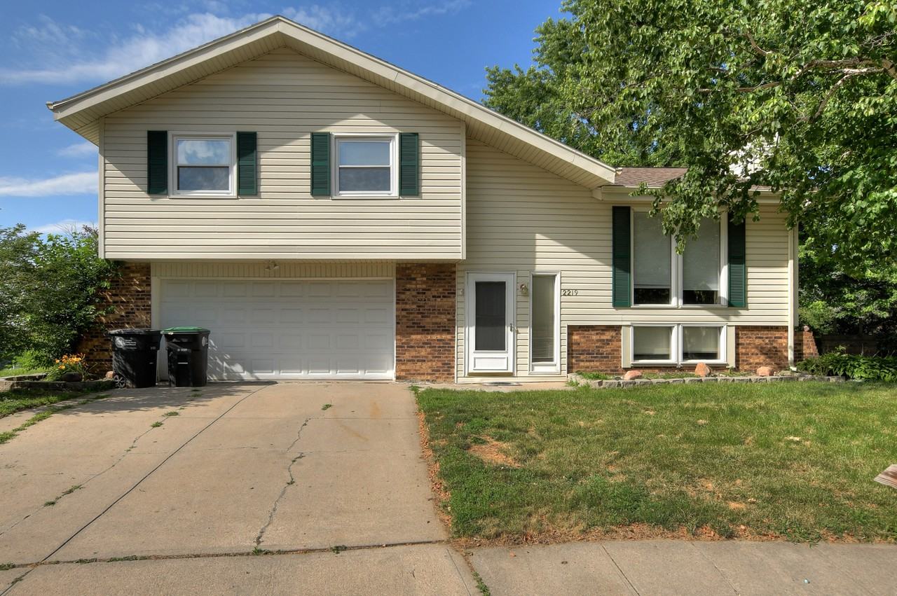 2219 North 127th Circle - Photo 2 of 38