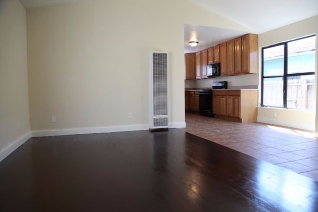 633 6th St - Photo 3 of 10