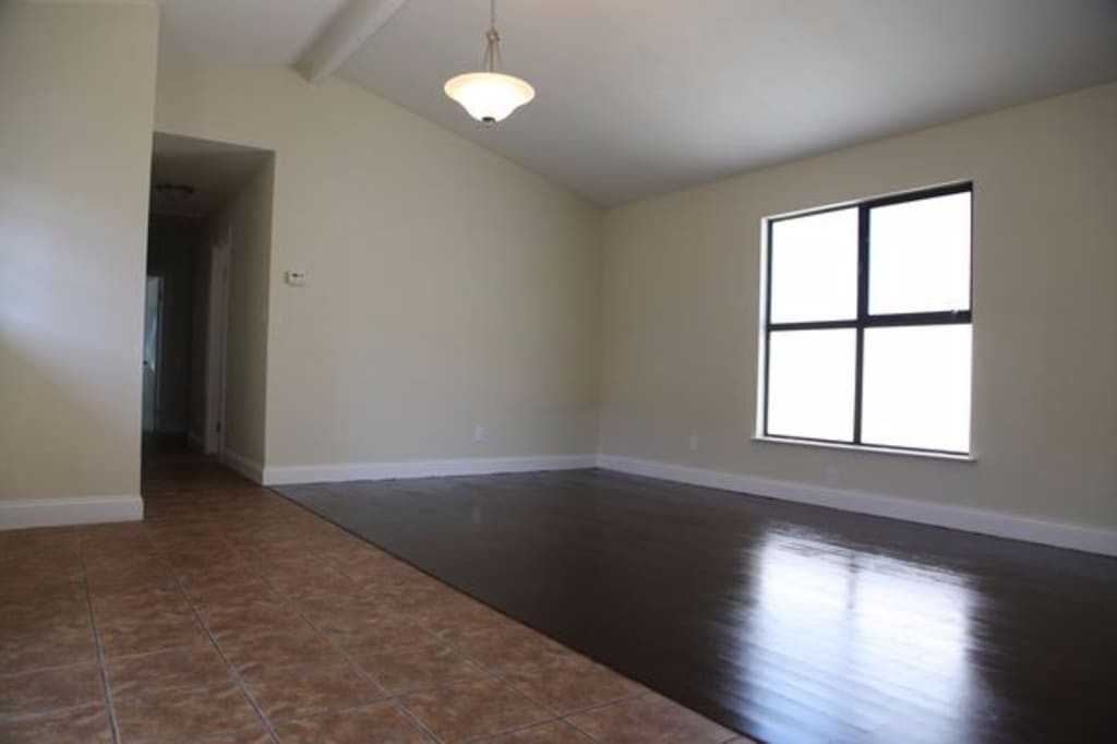 633 6th St - Photo 2 of 10