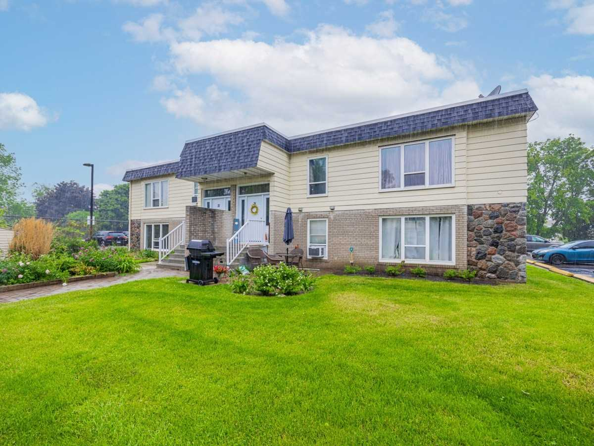 540 Mary Street East - Photo 3 of 17