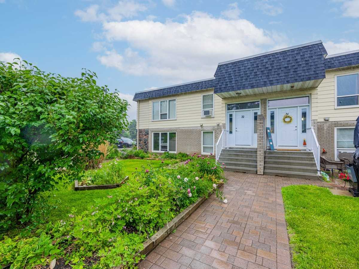 540 Mary Street East - Photo 2 of 17