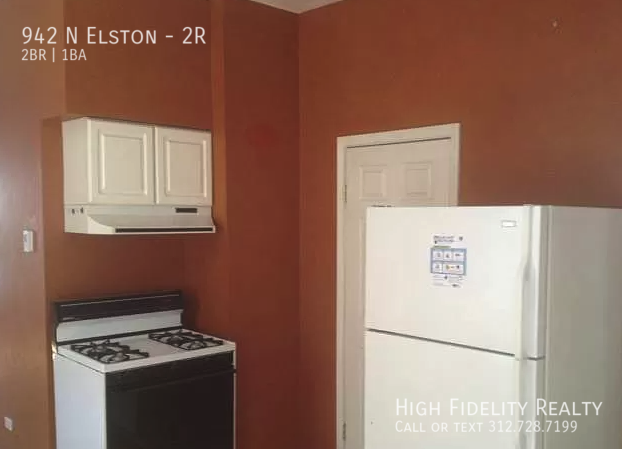 942 N Elston - Photo 2 of 7