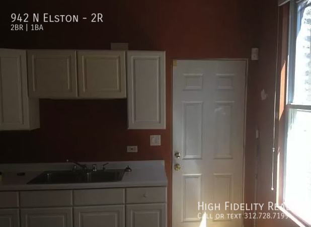 942 N Elston - Photo 3 of 7