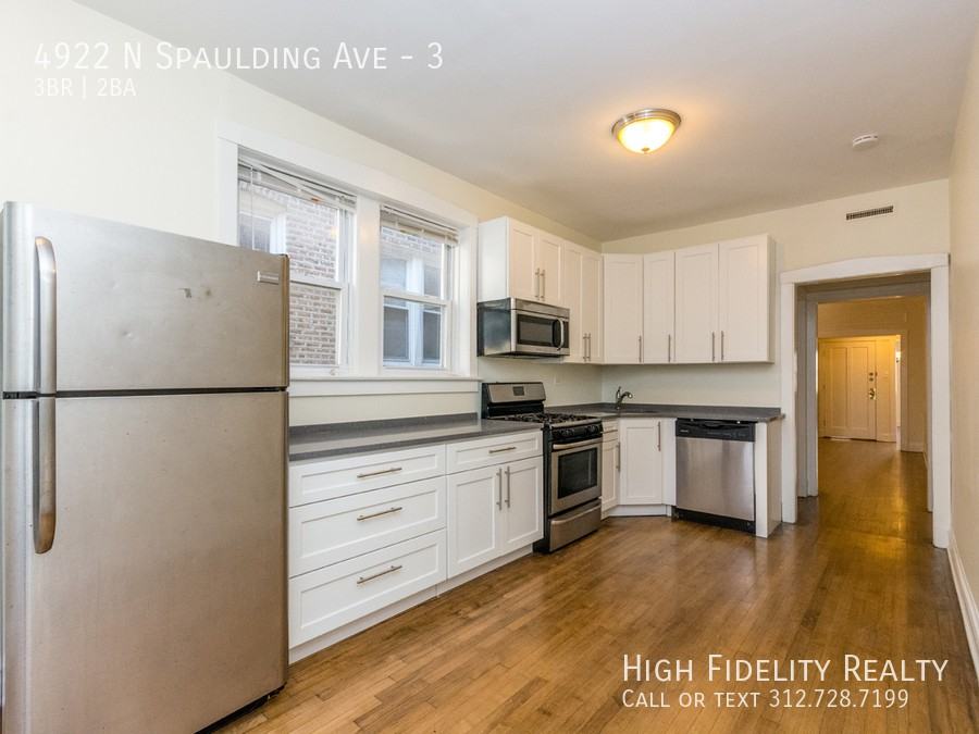 4922 N. Spaulding Ave - Photo 2 of 15