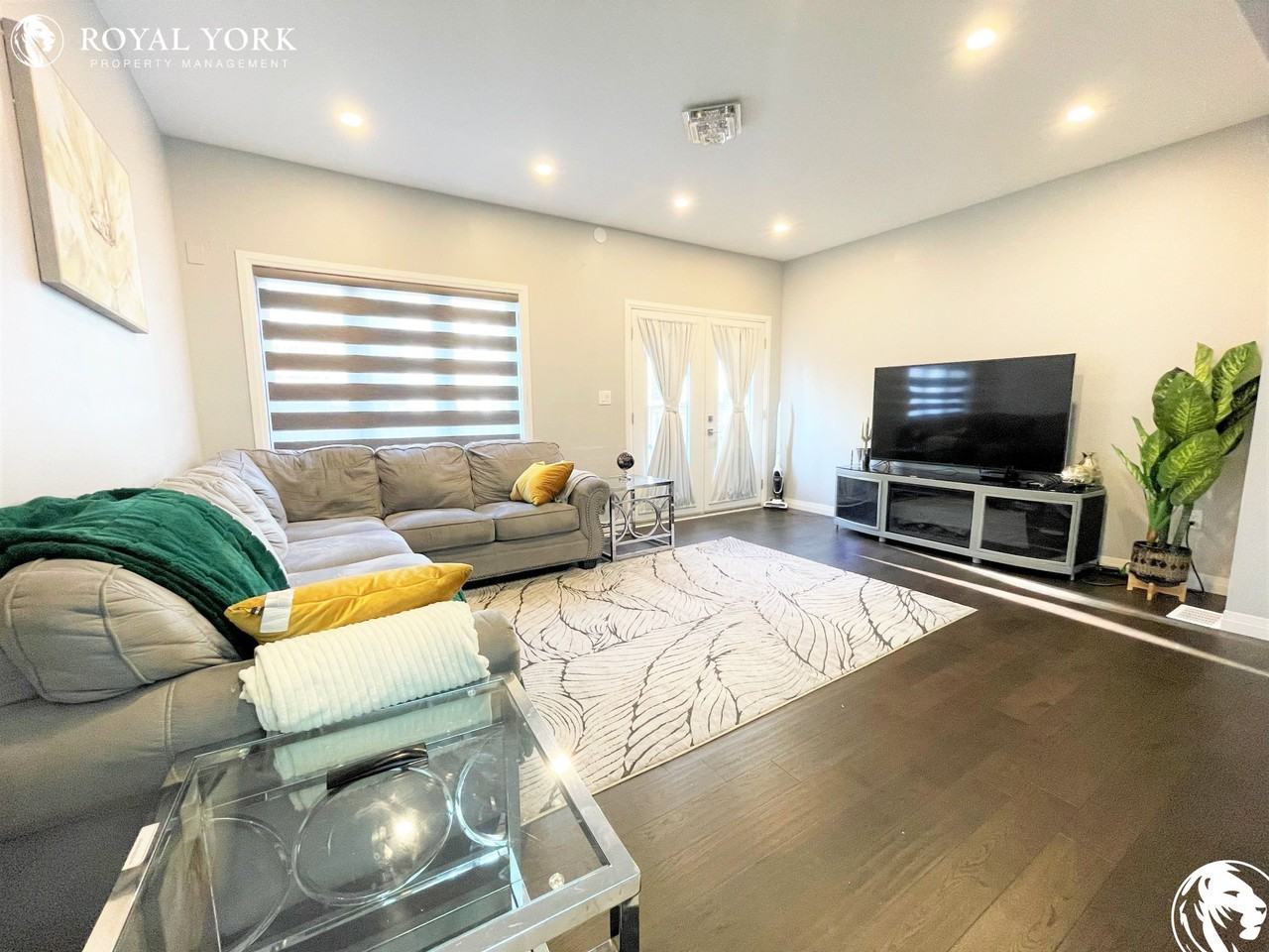 34 Greenwich Ave - Photo 2 of 39