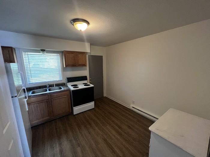 737 Maple St #737 - Photo 2 of 5