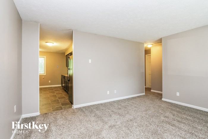 7727 Inverness Dr - Photo 2 of 15