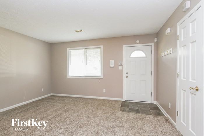 7727 Inverness Dr - Photo 3 of 15