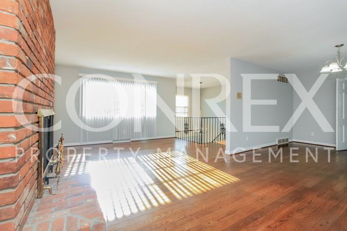 7288 Royalgreen Dr - Photo 3 of 12