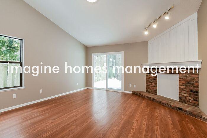 210 Maplelawn Dr - Photo 3 of 14