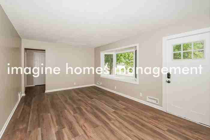 929 Oriole Dr - Photo 3 of 15