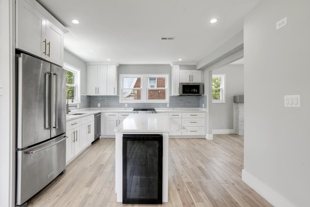 Dazzling Woodridge home on large corner lot with big yard - Photo 2 of 25