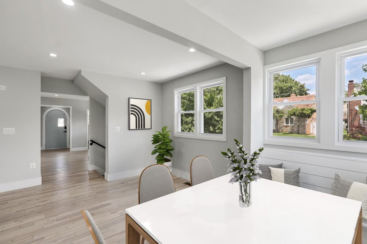 Dazzling Woodridge home on large corner lot with big yard - Photo 6 of 25