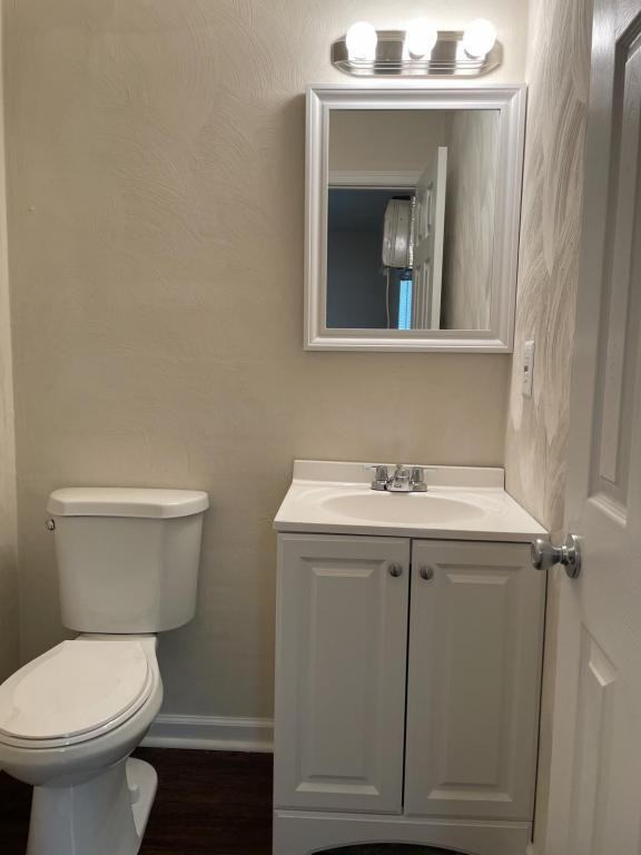 885 Washington Ave #Unit - Photo 2 of 10