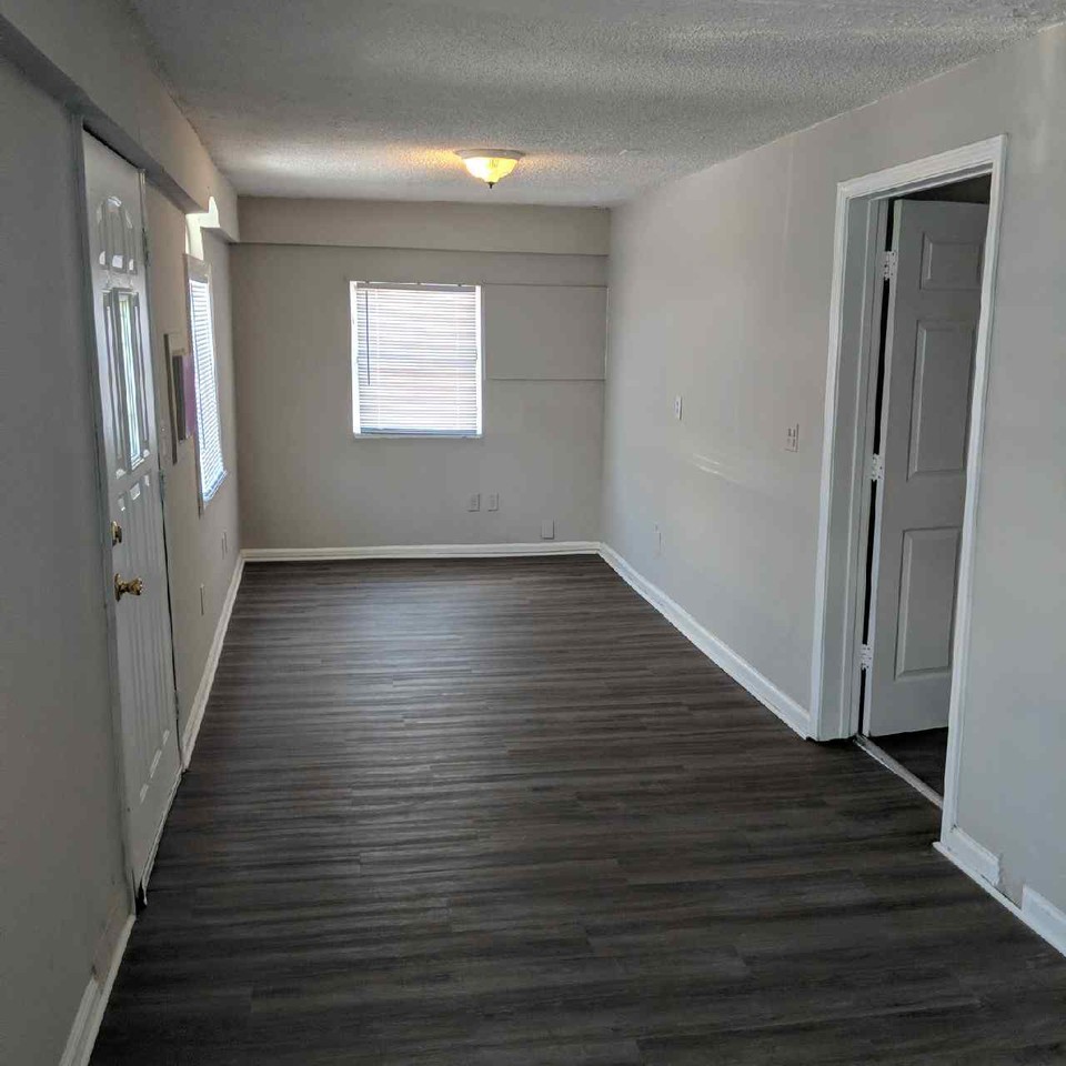482 S Water Ave #2 - Photo 2 of 12