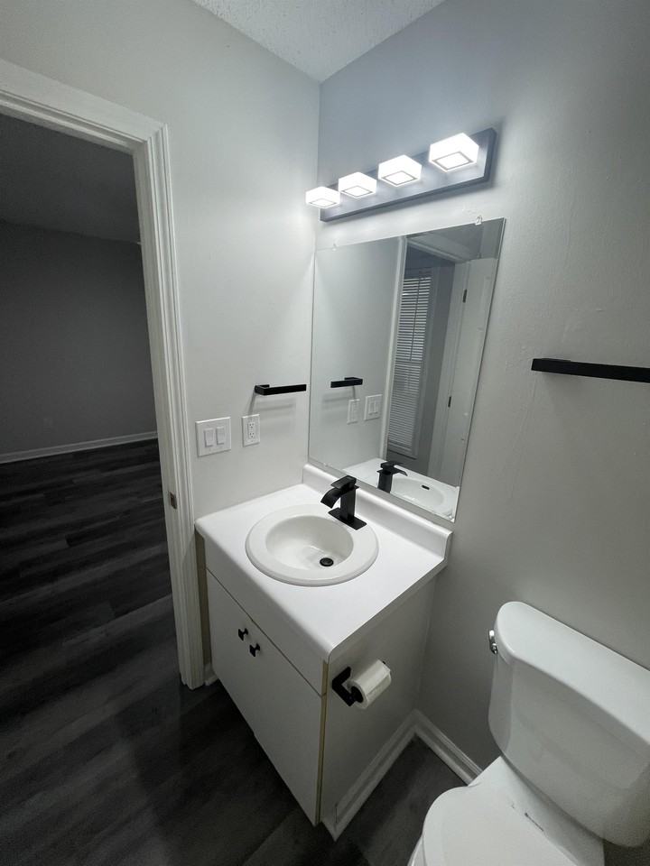 803 6th Ave S #A - Photo 5 of 48