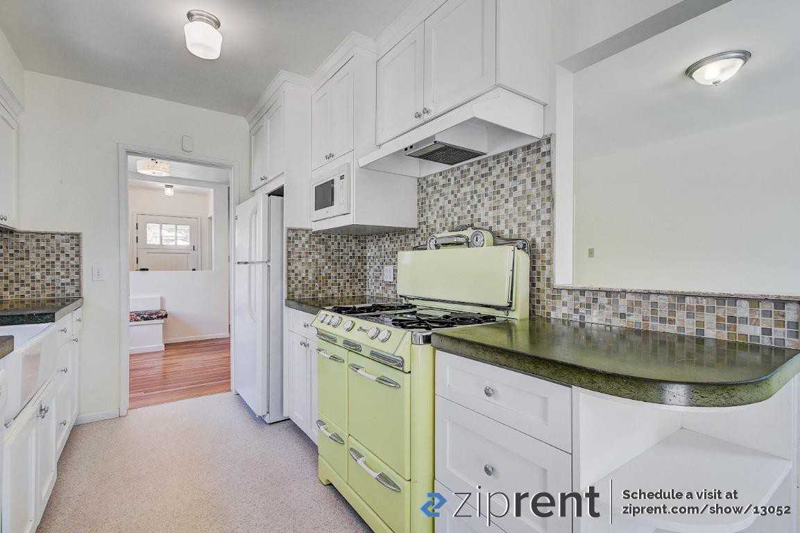 508 Avenue D - Photo 3 of 20