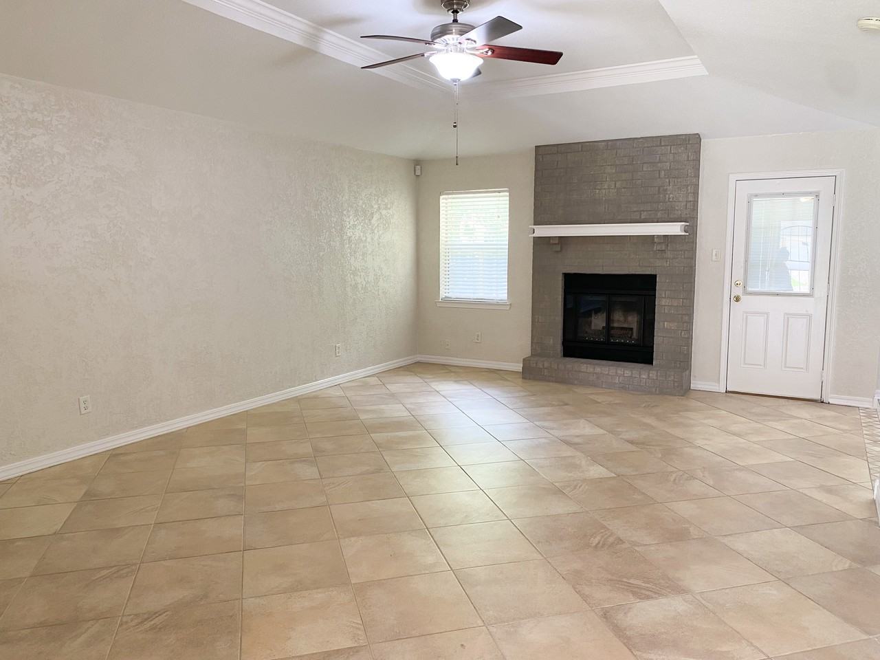 2295 Monica St - Photo 3 of 9
