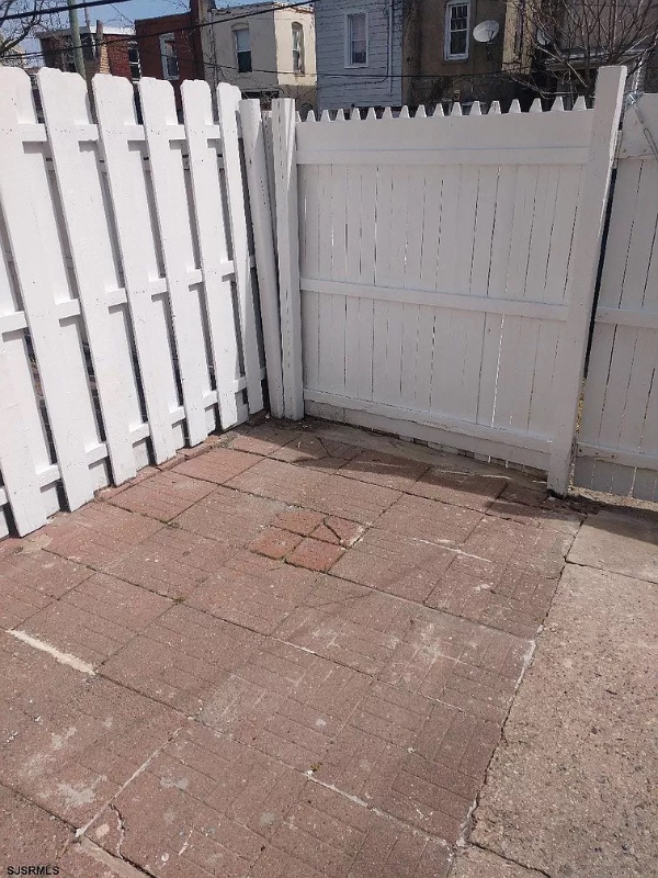 347 N Ocean Ave - Photo 3 of 18