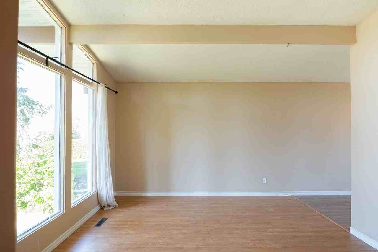 11128 54 Avenue Northwest - Photo 3 of 32