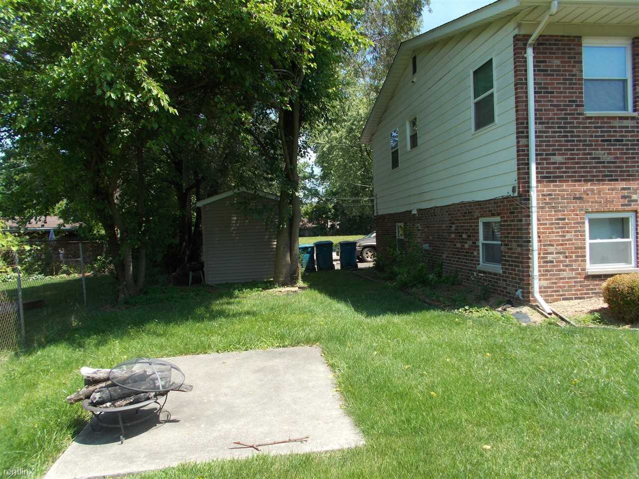 1154 N Indiana St - Photo 3 of 15