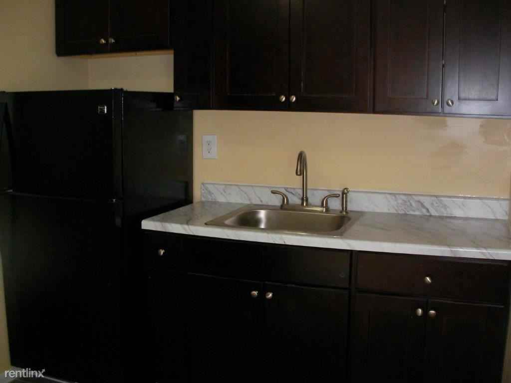 Maryland Court Apartments - Photo 3 of 7