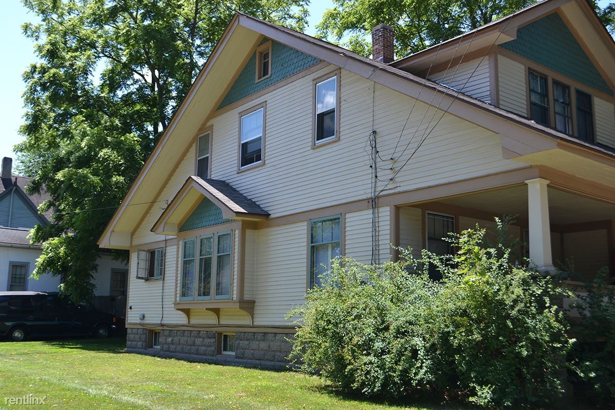 703 Forest St - Photo 2 of 10