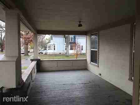 703 Forest St - Photo 3 of 10