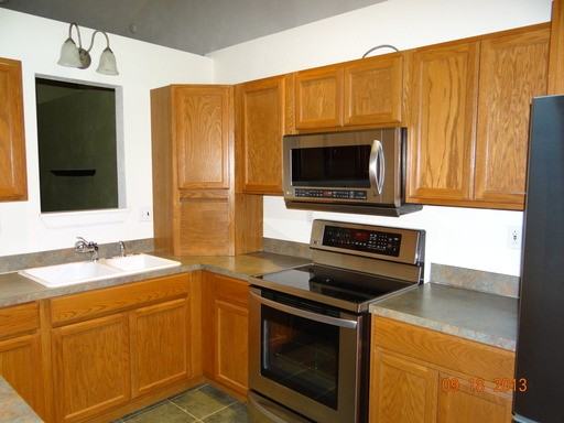 88085 10th St - Photo 3 of 12