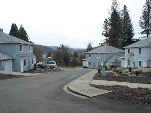 467 Willow Creek Ln - Photo 2 of 8