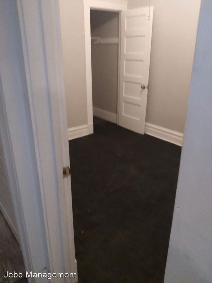 820 E 89th Place - Photo 3 of 4